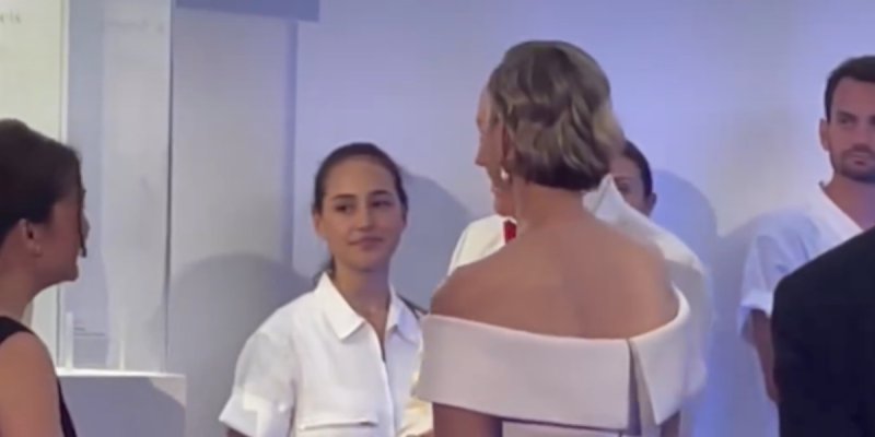 Charlène de Monaco resplendissante en Louis Vuitton au Gala de la Croix-Rouge