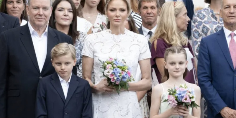 Charlène de Monaco, sa robe Oscar de La Renta copiée par sa fille Gabriella