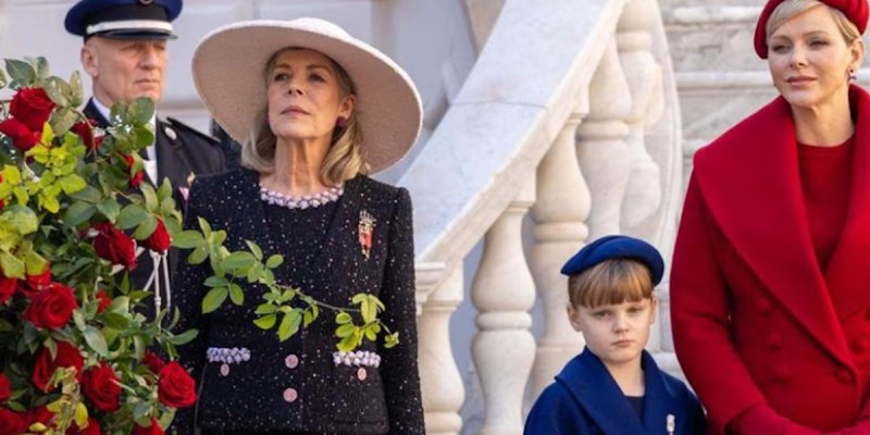 Charlène de Monaco : Un sourire inhabituel en compagnie de Caroline de Hanovre, la famille princière unie
