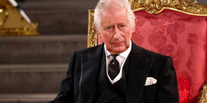 Charles III, pourquoi refuse-t-il de couper les ponts avec Harry et Meghan Markle ?