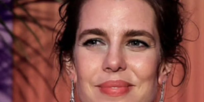 Charlotte Casiraghi au Bal de la Rose, sans Nicolas Mathieu, « son compagnon »