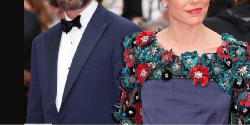 Charlotte Casiraghi avec Dimitri Rassam - L'énigme vestimentaire à Cannes, Quel message se cache derrière sa tenue couvrante ? (Photos)