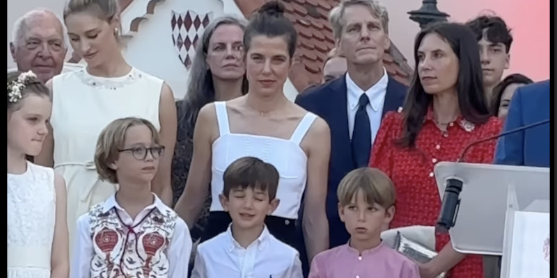 Charlotte Casiraghi brille avec son fils aux 20 ans de règne d'Albert