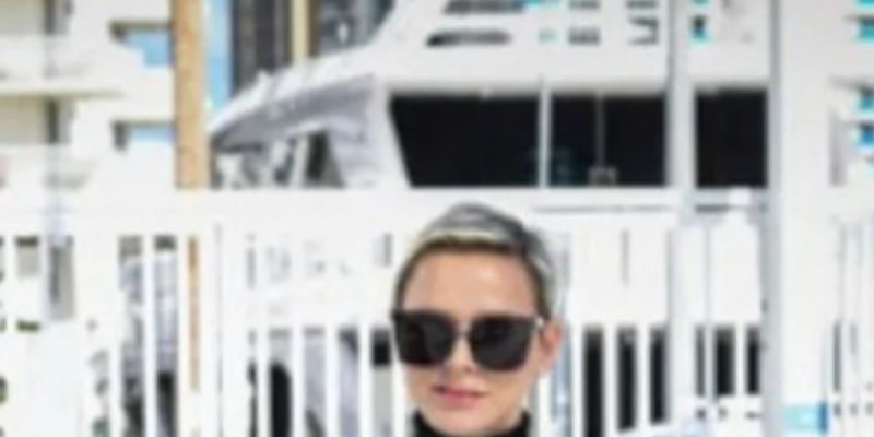 Charlotte Casiraghi enceinte - Charlène de Monaco « snobée » à une fête à Saint-Rémy-de-Provence