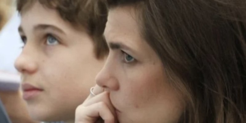 Charlotte Casiraghi et son fils Raphaël complices au festival du livre de Paris