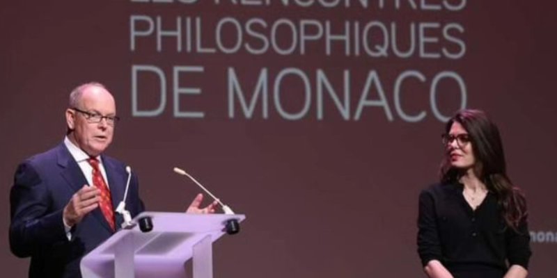 Charlotte Casiraghi en célibataire : Elle rayonne avec un nouveau look aux côtés du prince Albert