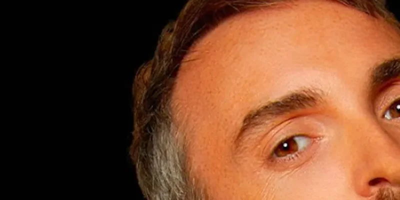 Christophe Willem perplexe : La raison de son silence sur Pierre Palmade en pleins déboires