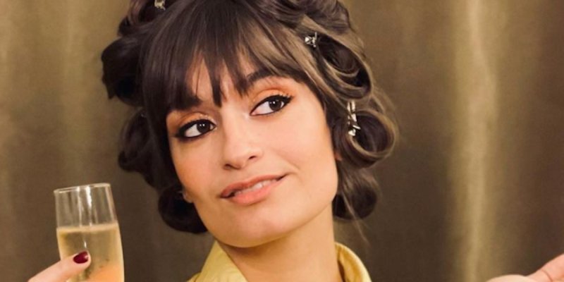 Clara Luciana « perturbée » par Julie Gayet et François Hollande, surprenante surprise à l'Olympia (photo)