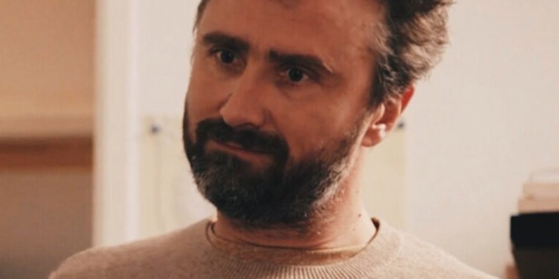 Alexandre Brasseur brisé, sa déclaration aux funérailles de son père Claude