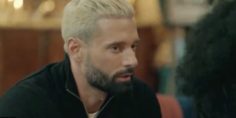 Comment Hugo Manos a vécu son homosexualité dès l'enfance ?