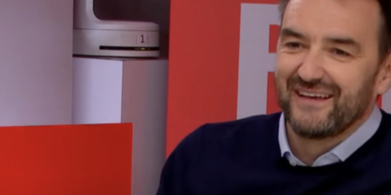 Cyril Lignac est si proche d'une reine de beauté