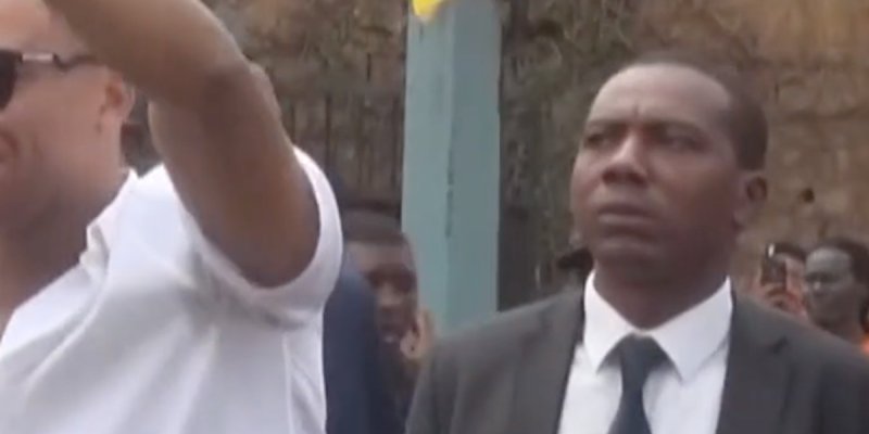 Delphine Wespiser et Kylian Mbappé réunis au Cameroun : Une rencontre inattendue en terres africaines ?