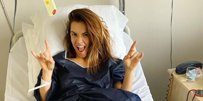 Denitsa Ikonomova - bébé avec François Alu - une photo pour Halloween qui révèle tout