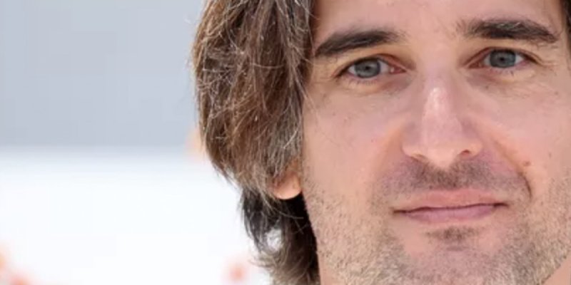 Dimitri Rassam, imperturbable face au divorce avec Charlotte Casiraghi ? (photo)