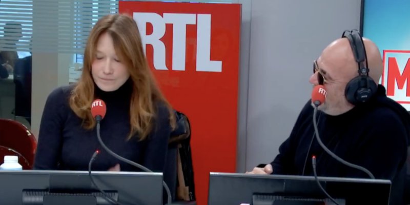 « Écoute ça » : Carla Bruni fait travailler Nicolas Sarkozy même au lit