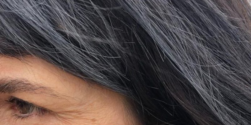 Églantine Éméyé se métamorphose : cheveux blancs et rides apparentes, moins d'un mois après le décès de son fils