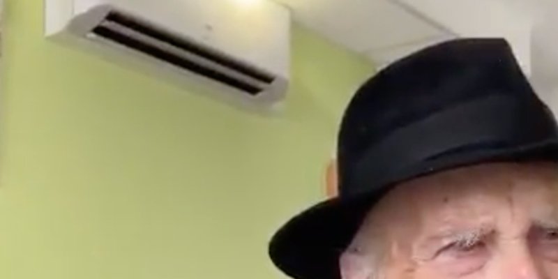 Elie Semoun brisé après l'enterrement de son père (vidéo)