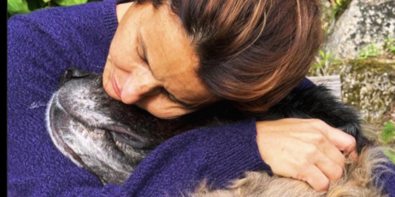 « Elle est partie », Faustine Bollaert annonce la mort d'un membre de sa fille