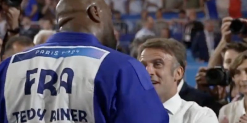Emmanuel Macron aux côtés de Teddy Riner pour son triplé historique aux JO 2024