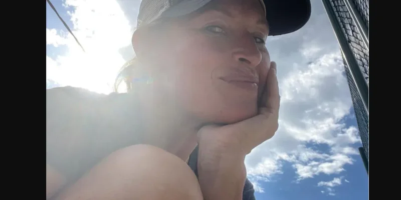 Estelle Lefébure aux premières loges pour la gloire d'Emma Smet dans « Les Segpa au Ski »