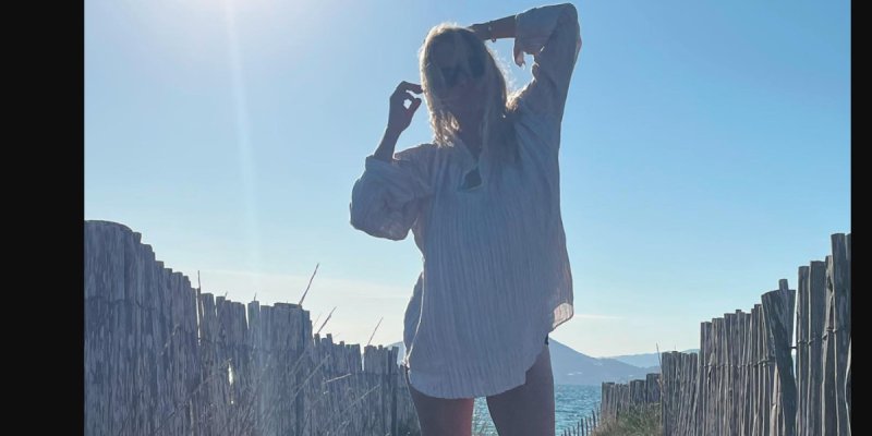 Estelle Lefébure, nouvelle vie méditerranéenne, retrouvailles avec David Hallyday, le père de ses filles