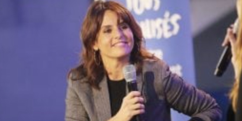 Faustine Bollaert : Ses cheveux prennent feu en plein direct ! 