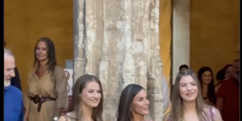 Felipe et Letizia d'Espagne acclamés par la foule à Majorque !