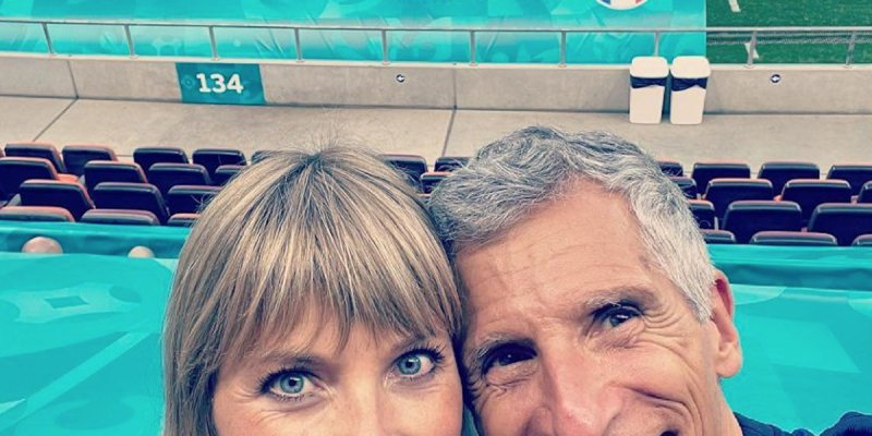 « Fidèles supporters », Nagui et Mélanie Page, tendre complicité au match de l'équipe de France (photo)