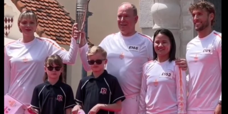 Flamme Olympique à Monaco : Charlène et Albert en famille pour un événement historique