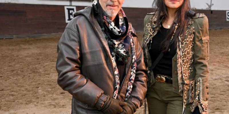 Florent Pagny à la Fashion Week - Le détail étrange repéré par les fans de : que cache-t-il ? (Photo)