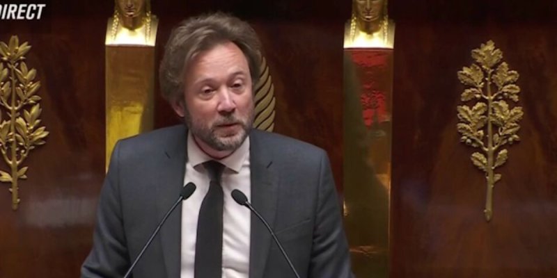 Gabriel Attal dans la tourmente : Boris Vallaud choqué par son attitude pendant le débat