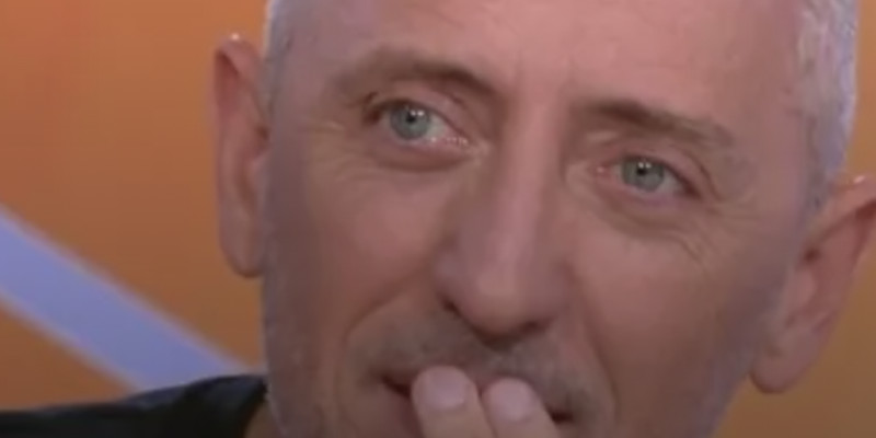 Gad Elmaleh, pourquoi son tatouage réjouit Charlotte Casiraghi, son ex ?