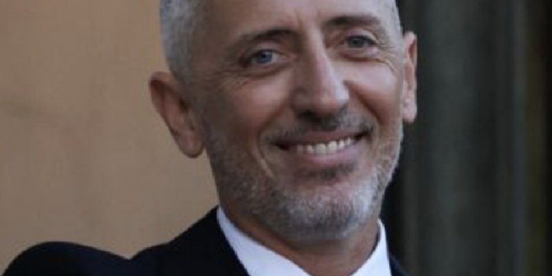 Gad Elmaleh revient sur sa décision d'arrêter l'alcool