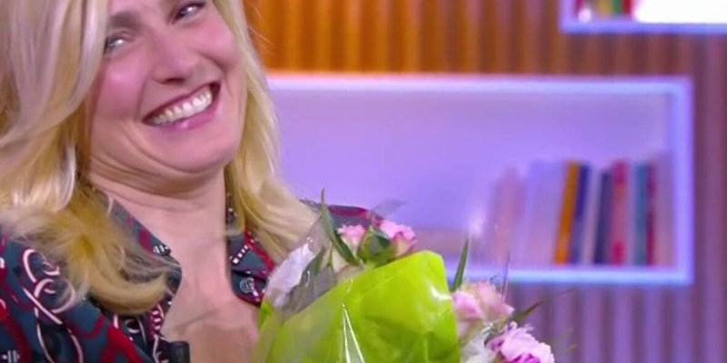 Julie Gayet mariée en secret, infidélité, allusion d'Anne-Elisabeth Lemoine