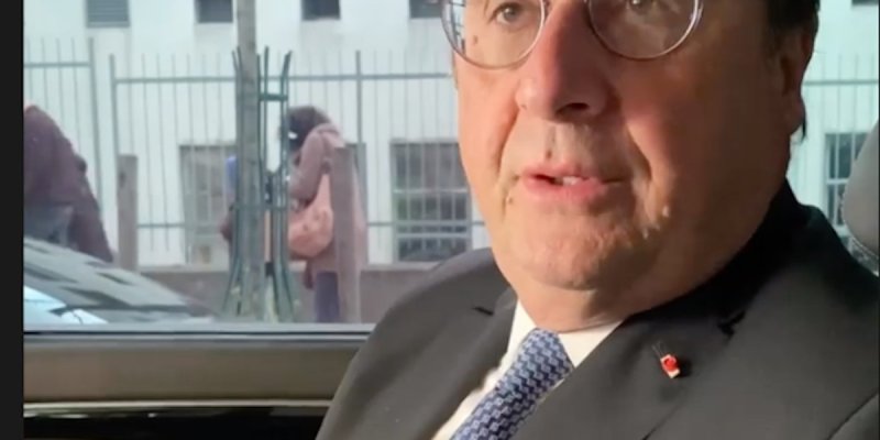 Gérard Jugnot dictateur, surprenant surnom donné par François Hollande au lycée