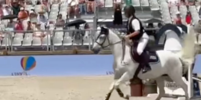 Giulia Sarkozy éblouit, Carla Bruni fond au Longines Paris Eiffel