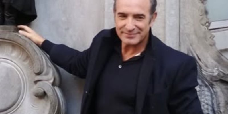 Hommage décalé : Jean Dujardin étonne après une médaille à Bruxelles