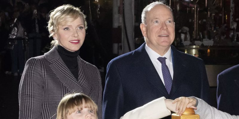 Illuminations de Noël à Monaco : Charlène de Monaco sublime en manteau à carreaux