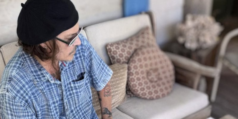 Johnny Depp : il dévoile son talent caché de dessinateur à Paris !