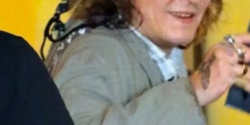 Johnny Depp, peau ultra-lisse, rasé de près, méconnaissable pour le films de Maïwenn (photo)