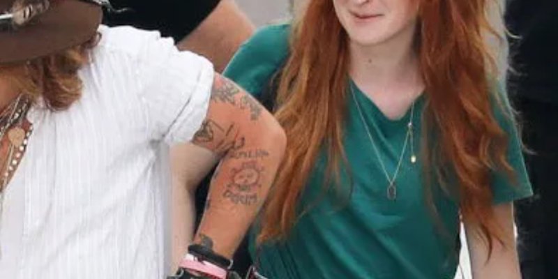 Johnny Depp ultra proche d'une Française, le tournage du film de Maïwenn lui porte chance