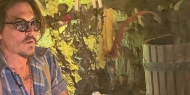 Johnny Depp « visite » surprise à Paris pour le Nouvel An, requête spéciale à Vanessa Paradis