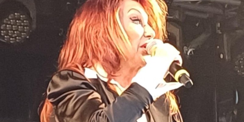 Julie Pietri insulte son public à Wallers, dérapage en plein concert