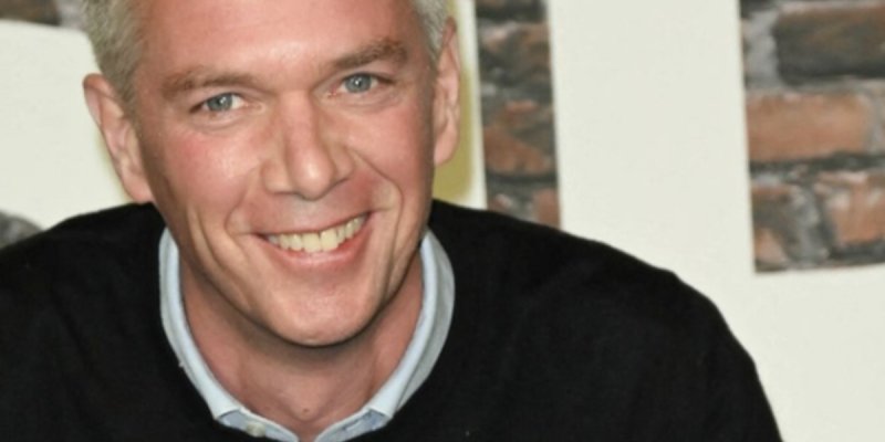 Julien Arnaud quitte TF1 pour une nouvelle aventure avec Flavie Flament