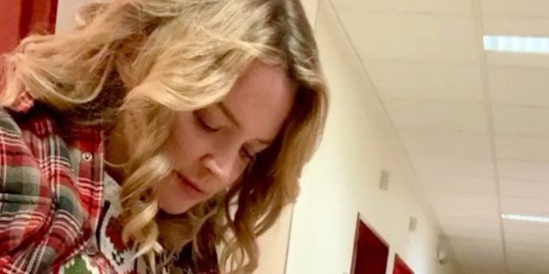 Julien Doré « balance » sur la grossesse de Virginie Efira (vidéo)