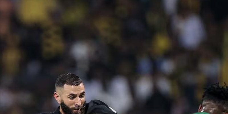 Karim Benzema en proie à l'hystérie des fans : réjouissante rencontre après une vilaine blessure