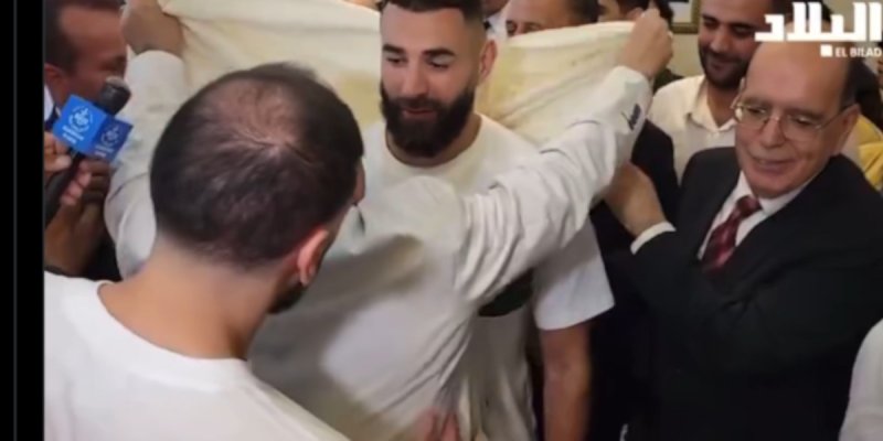 Les dessous de l'accueil de Karim Benzema en Algérie : Un secret révélé (photo)