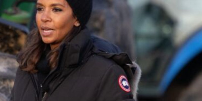 Karine Le Marchand menace de quitter M6 à cause de Cyril Hanouna