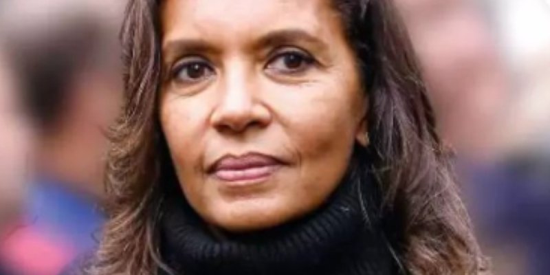 Karine Le Marchand obligée de Changer de nom