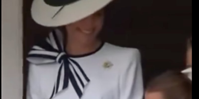 Kate Middleton hilare avec une danse de Louis au Trooping the Colour (vidéo)